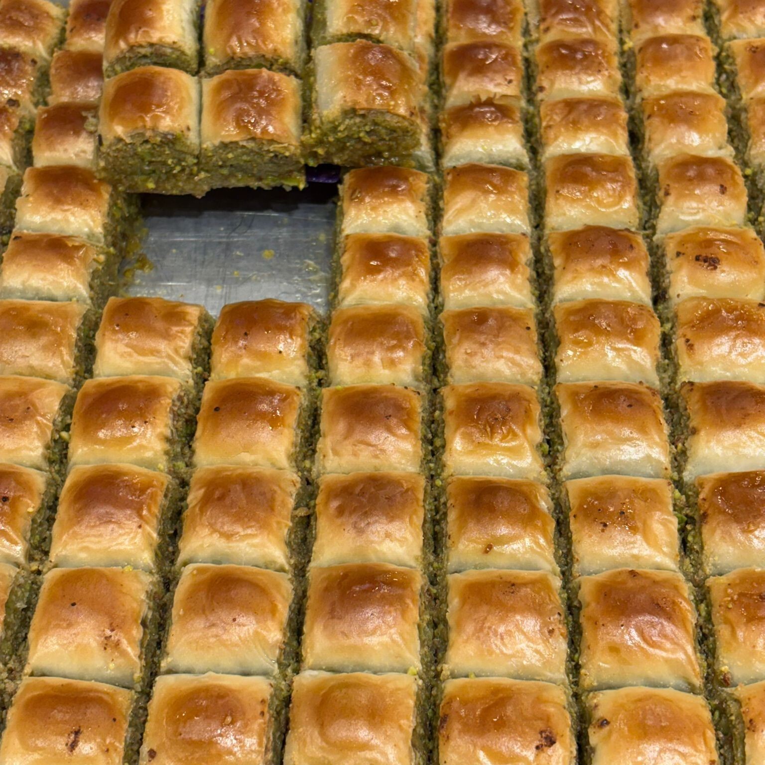1 Tepsi Fıstıklı Antephan Özel Baklava