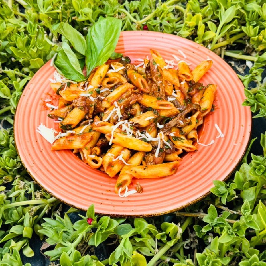 Domates Soslu Steak Penne