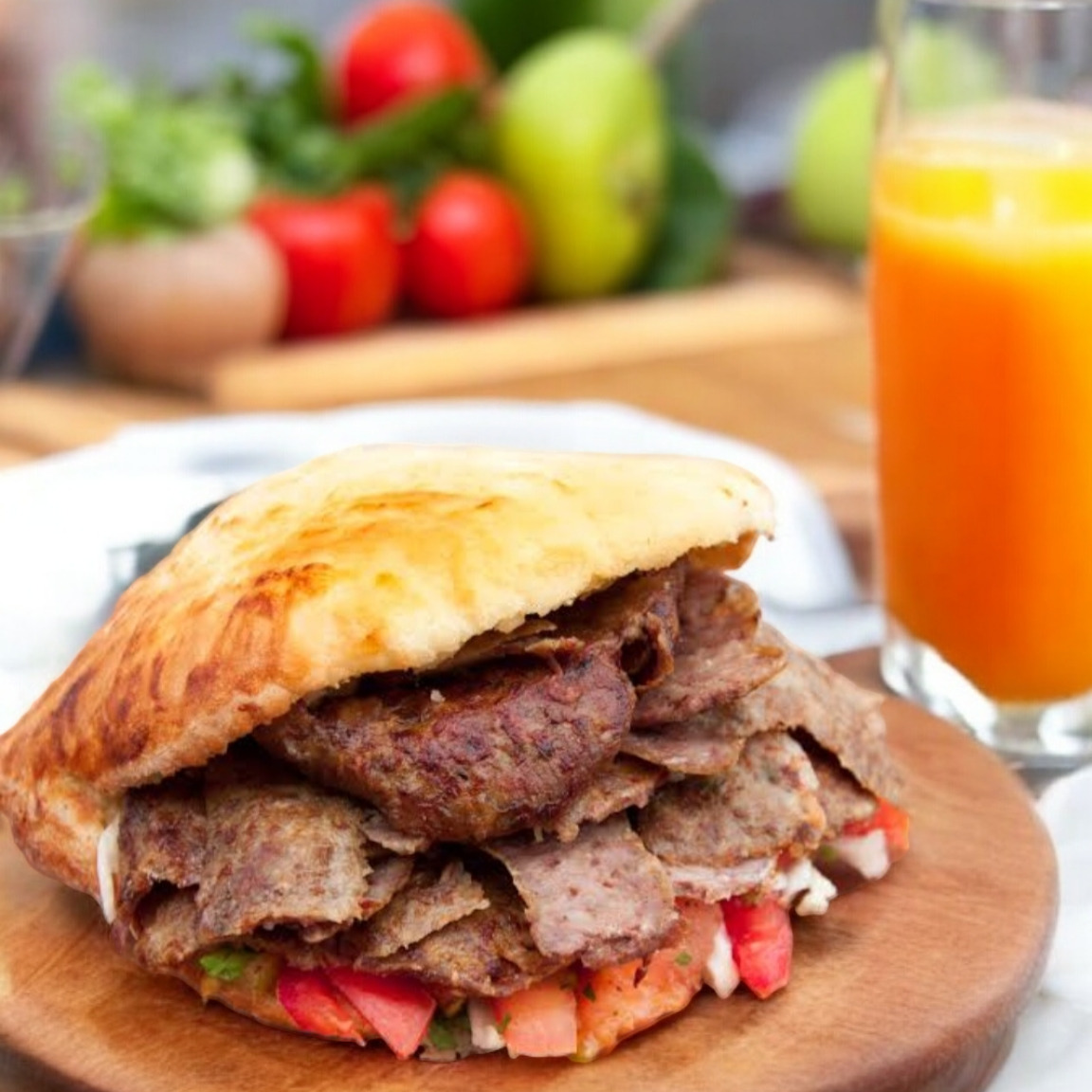 Trüflü Mayonez Soslu VIP Tombik Et Döner Special Mix & Coca-Cola (33 cl.)