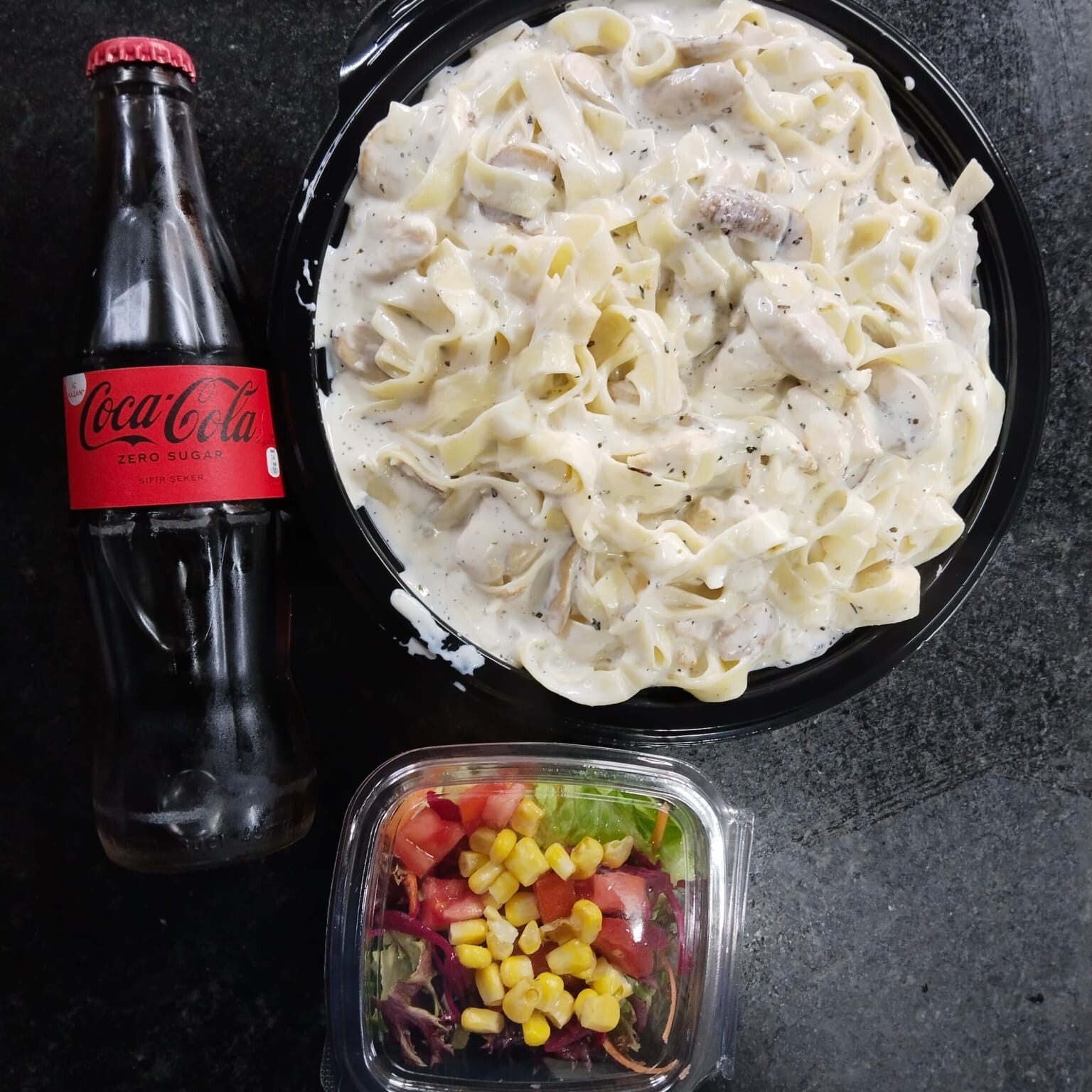 Fettuccine Alfredo+ Coca Cola