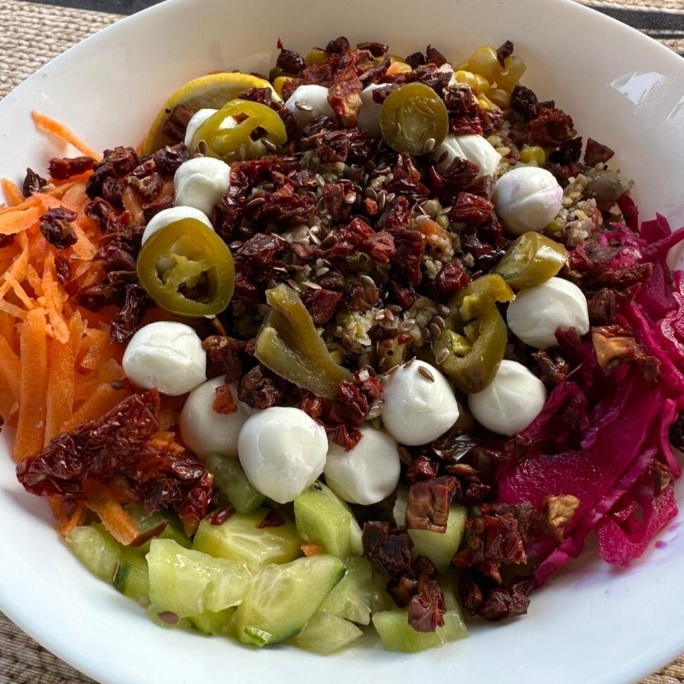 Kuru Domatesli Mozzarella Bowl