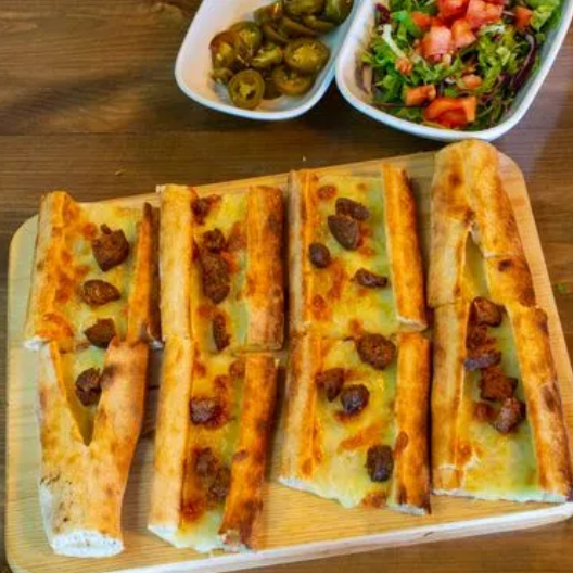 Sucuklu Yumurtalı Pide
