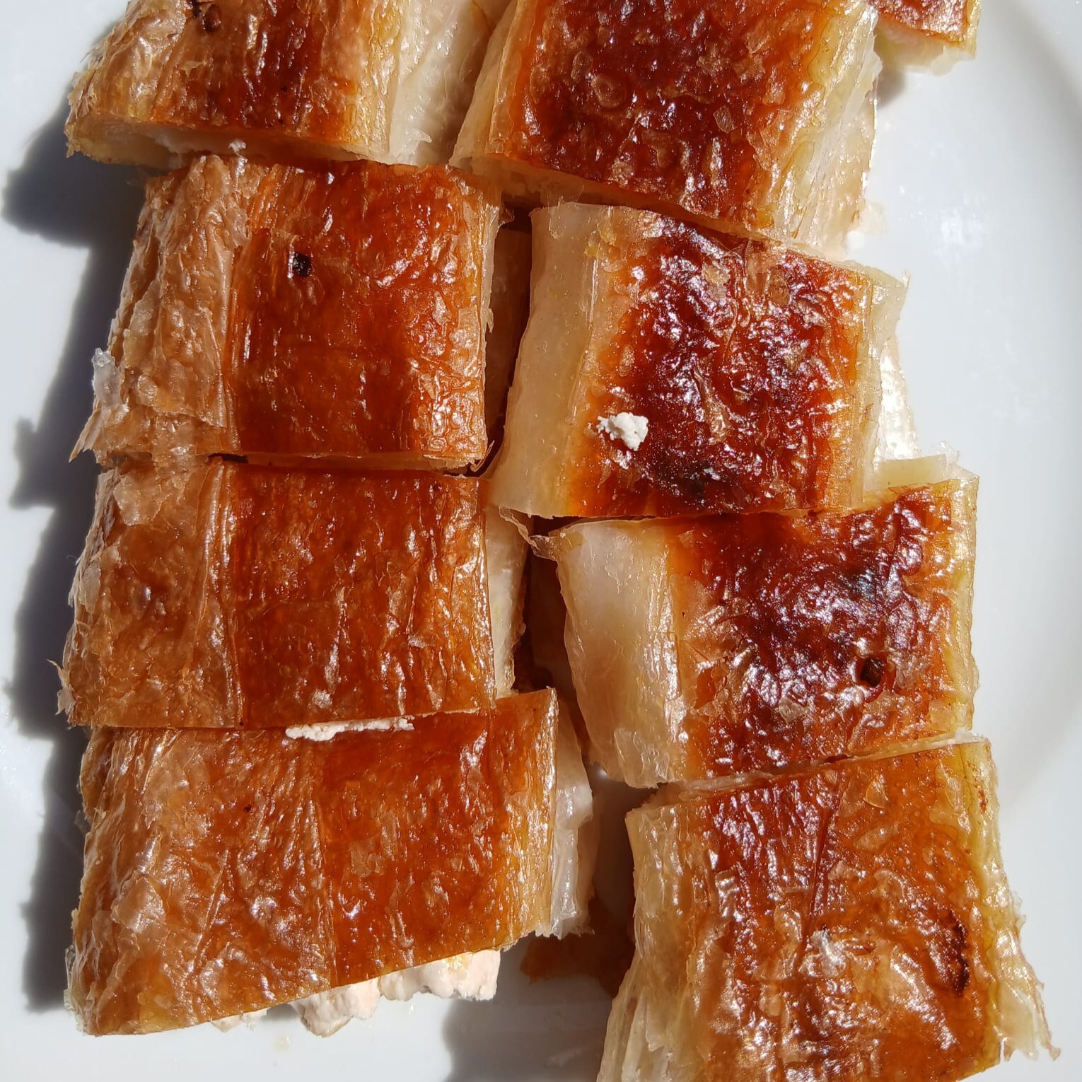 PEYNİRLİ KOL BÖREĞİ ( USTASINDAN BOL MALZEMELİ EL AÇMASI ) ( PİŞMİŞ ÜRÜN GRAMAJIDIR ) ( 200 GR)