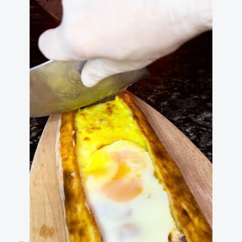 Kıymalı Yumurtalı Pide