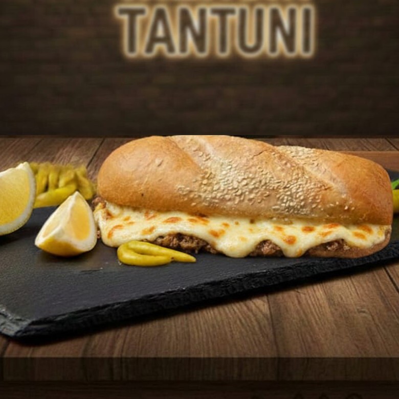 Kaşarlı Ekmek Arası Tavuk Tantuni