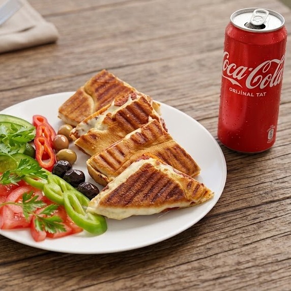 Kaşarlı Sucuklu Bazlama Tost Menü