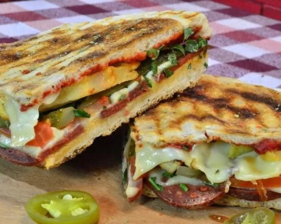 Bazlama Ekmeğine Karışık Tost
