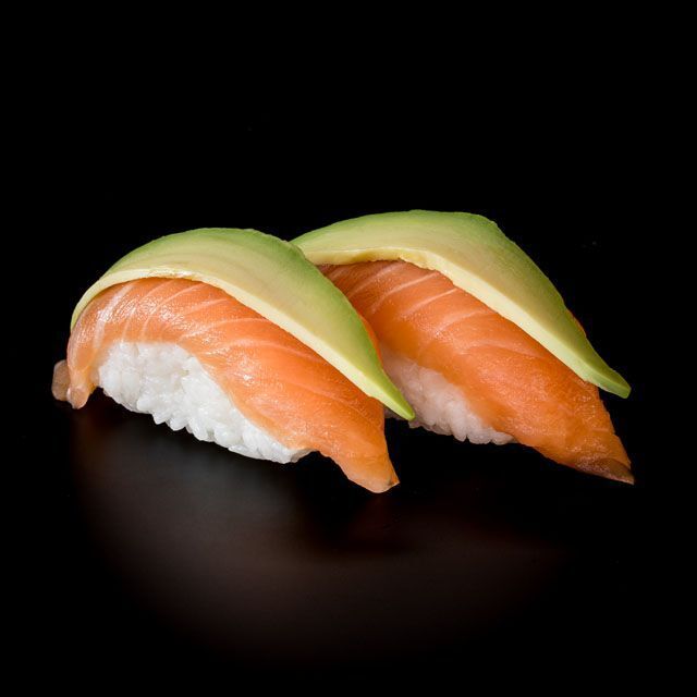 Salmon Avokado Nigiri (2 Parça)