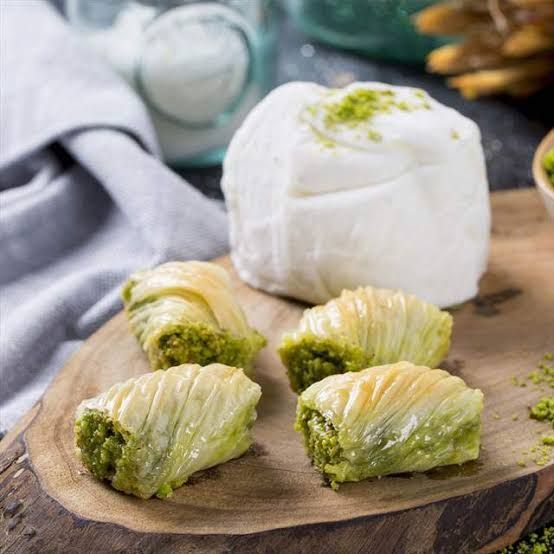 Fıstıklı Tereyağlı Kıvrım Baklava (250 gr)