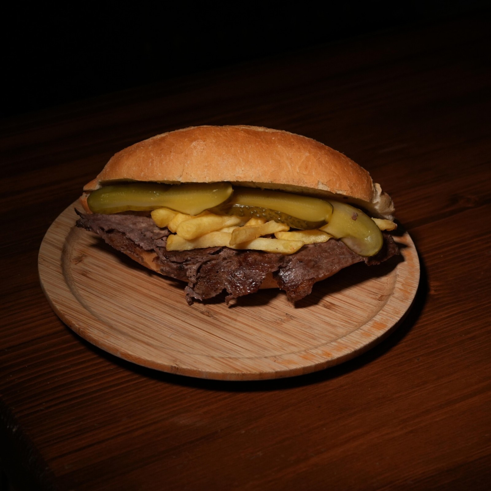 Köz Ateşinde Ekmek Arası Et Döner