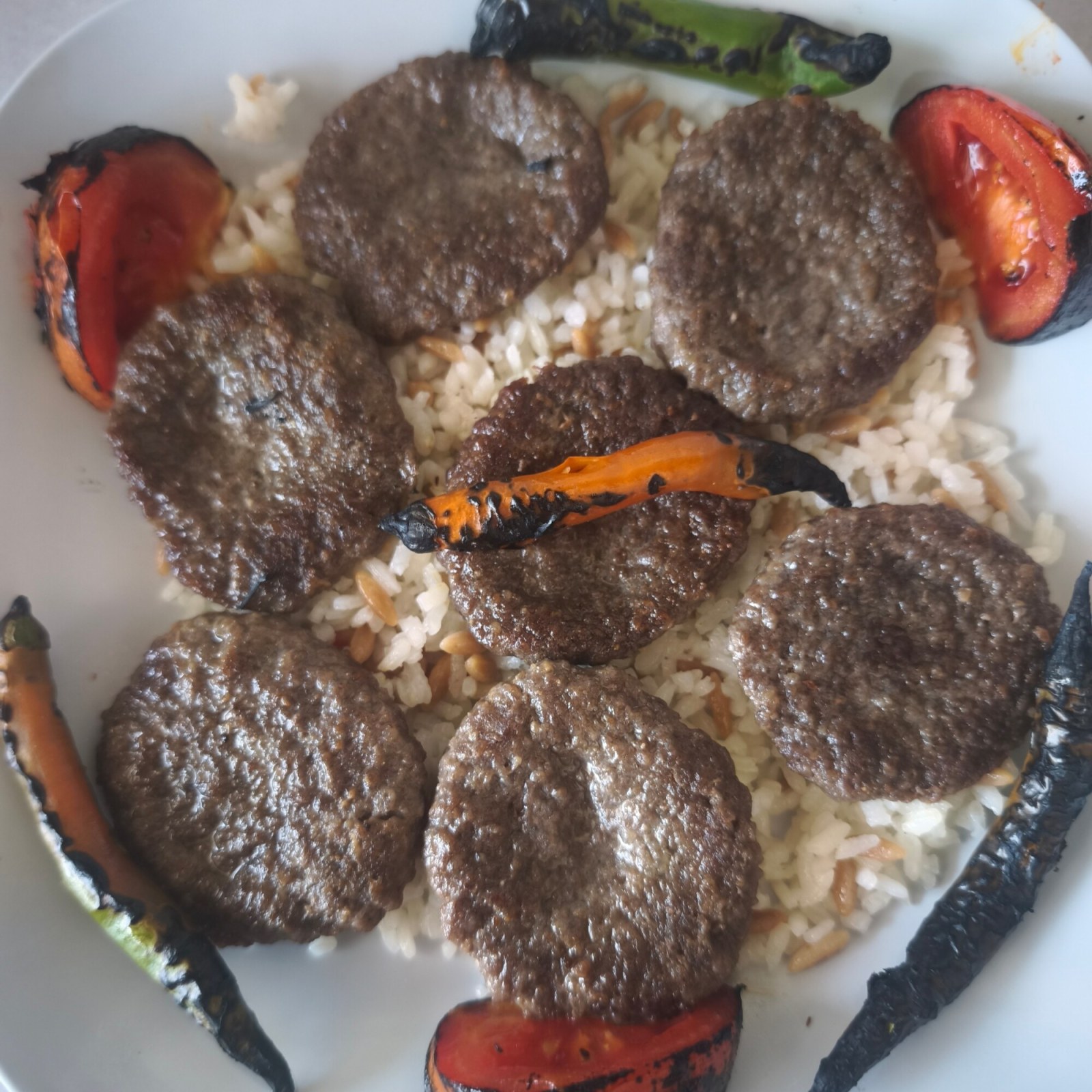 Izgara Köfte servis
