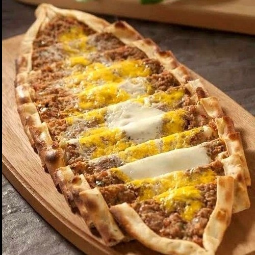 Kıymalı Yumurtalı Pide