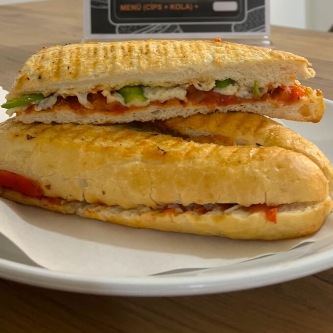 Sebzeli Kaşarlı Tost