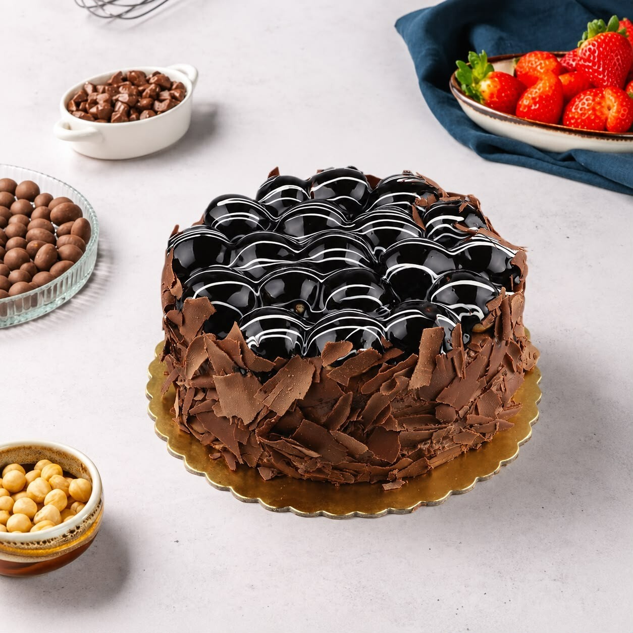 Bizbize Profiterollü Pasta (2-4 Kişilik)
