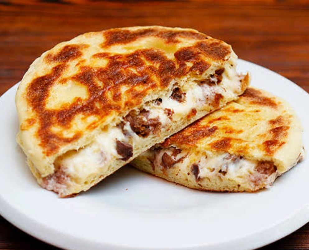 Kavurmalı Peynirli Bazlama Tost