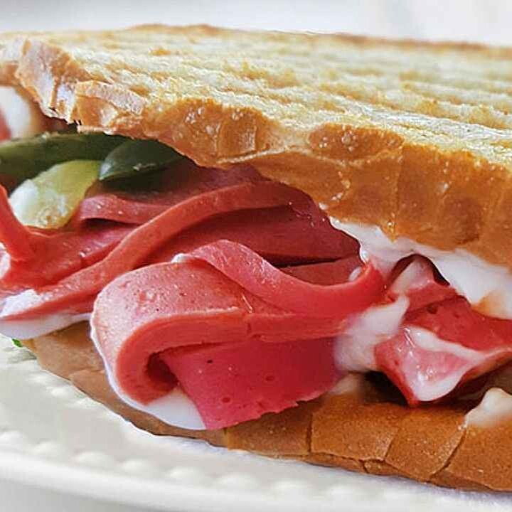 KARE TOST EKMEĞİNDE Ayvalık Tostu