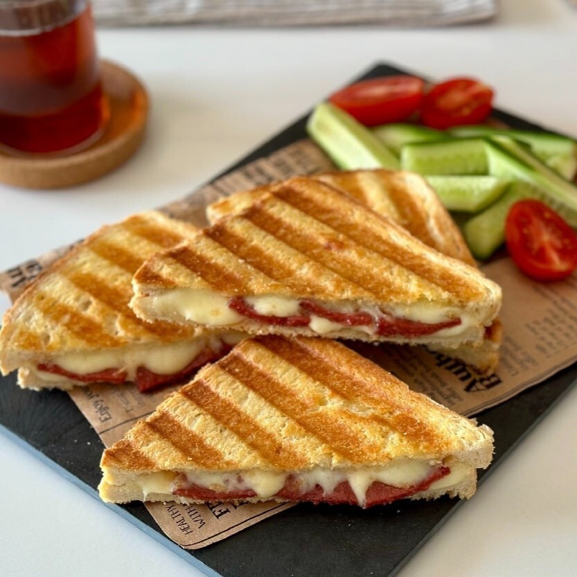Kaşarlı Bazlama Tost Menü Patates Pepsi 33 Ml