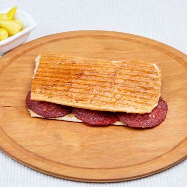 Yarım Ekmeğe Sucuklu Tost