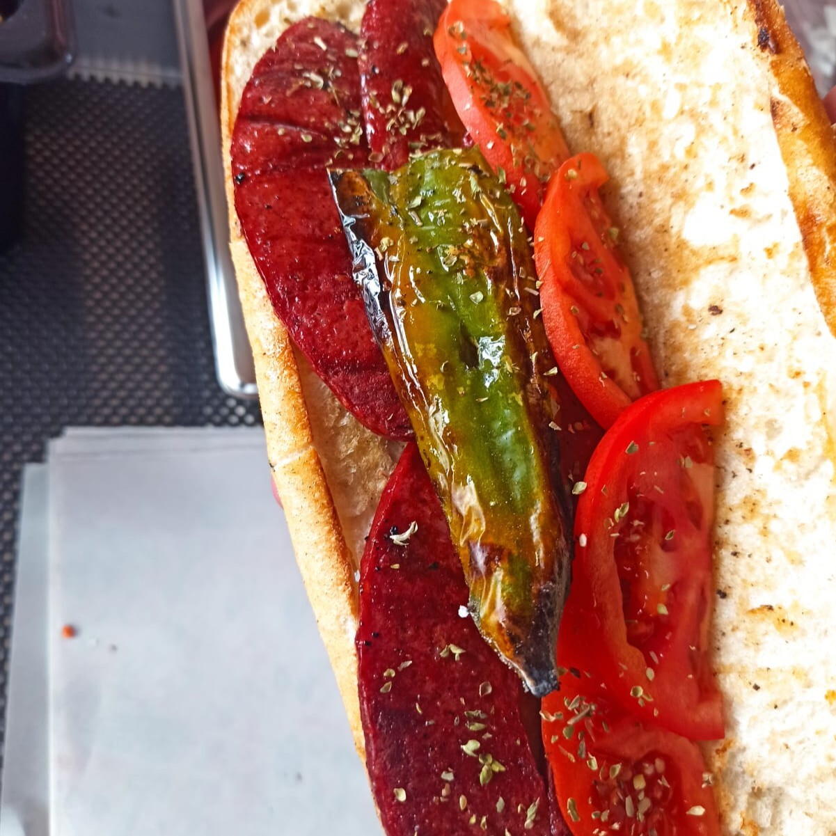 Ekmek Arası Izgara Sucuk