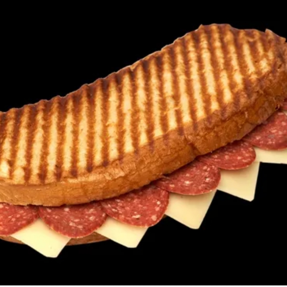 Ayvalık Ekmeğine Sucuklu Tost