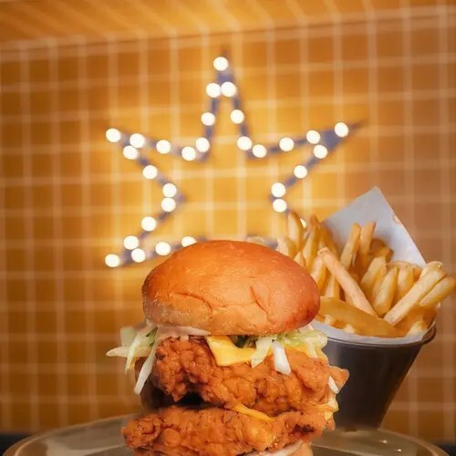 Double Coni Çıtır Cheddar Burger & Patates Kızartması