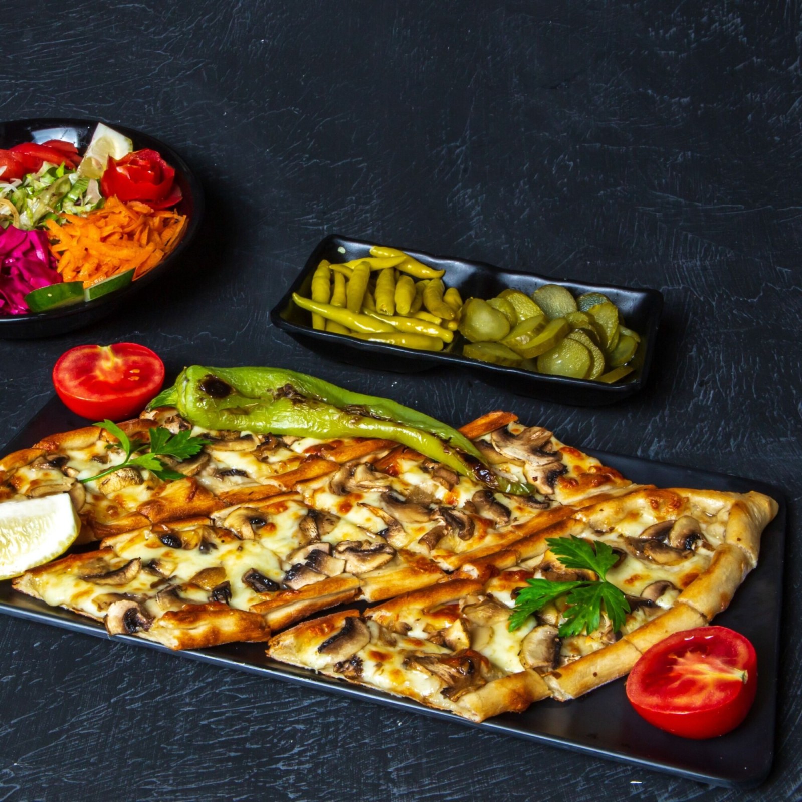 Kuşbaşılı Kaşarlı Pide