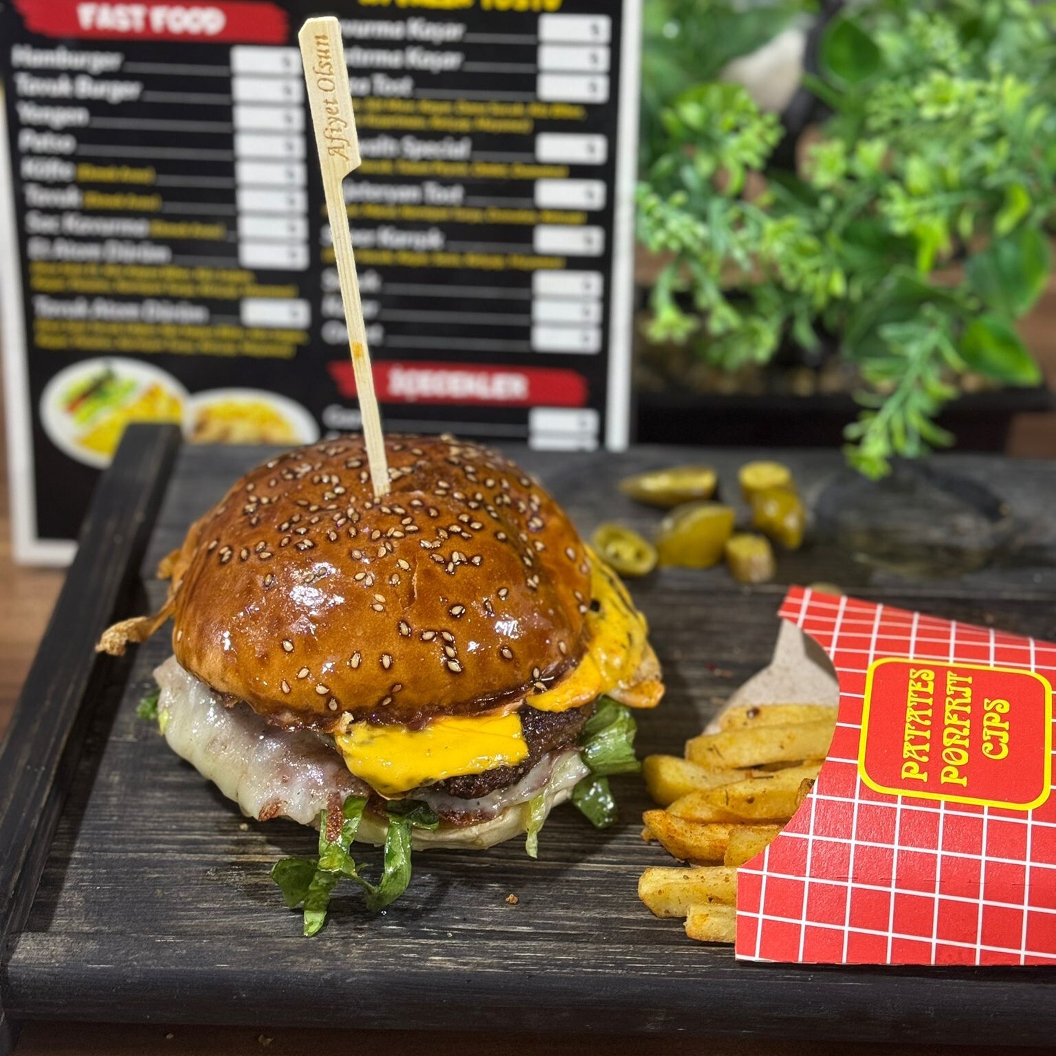El Yapımı Hamburger (Chili Soslu)