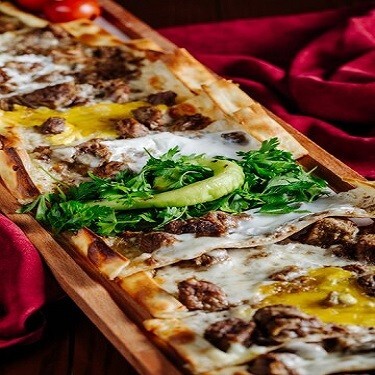 Kavurmalı Kaşarlı Pide + 330 Ml. Coca Cola