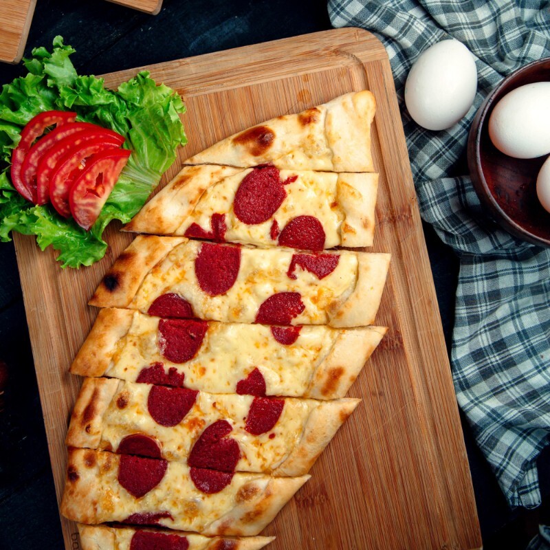 Sucuklu Kaşarlı Pide