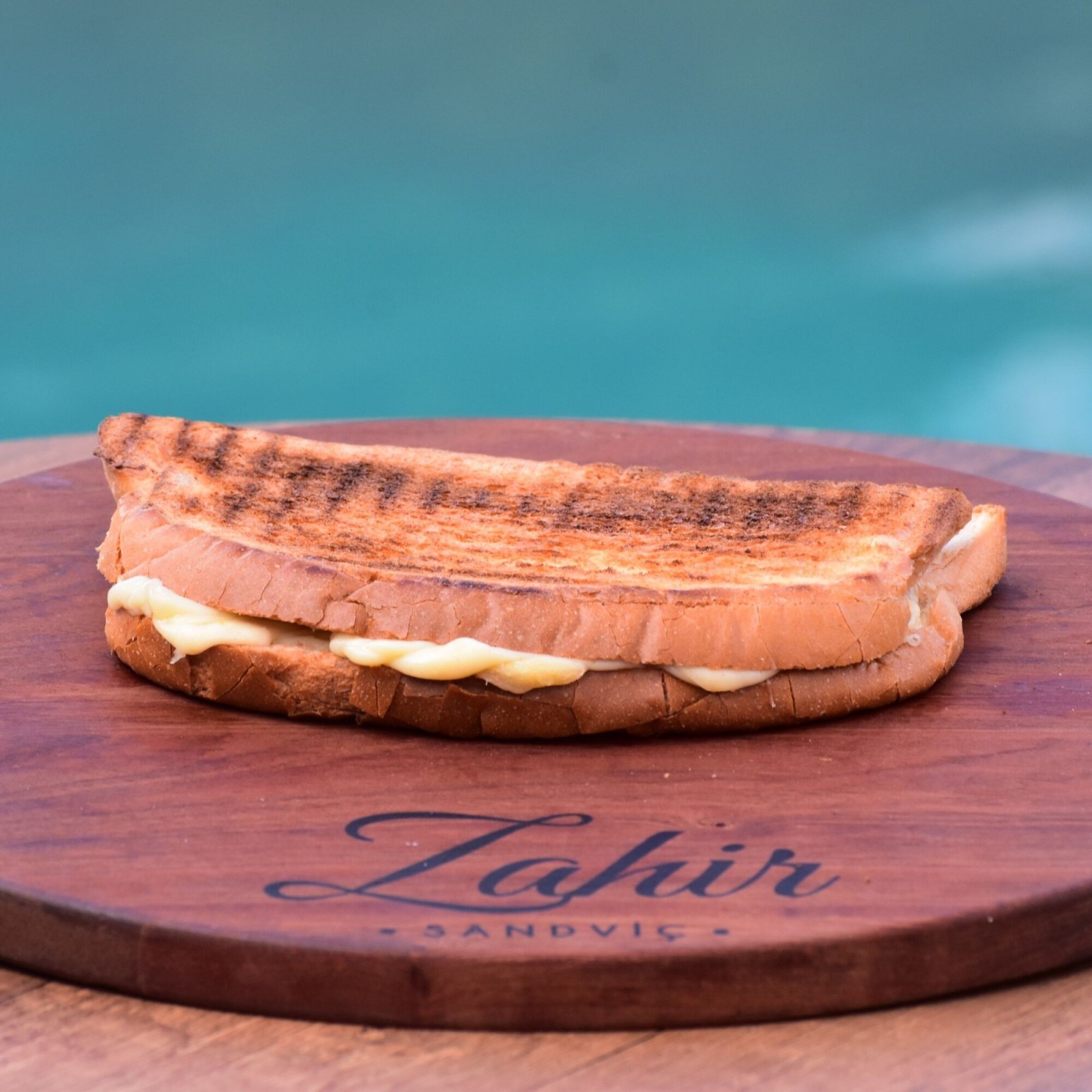 Kavurmalı Kaşarlı Tost