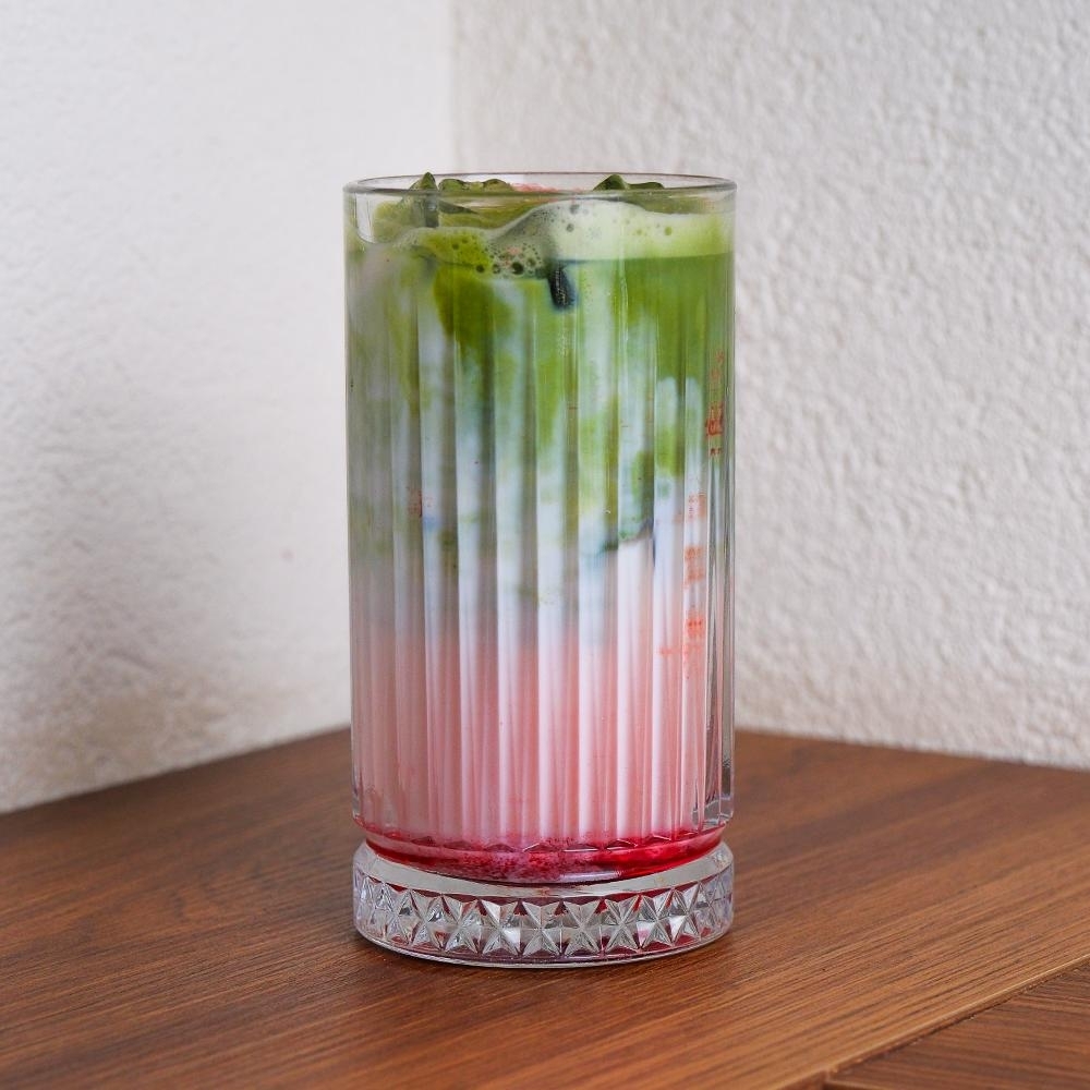 Strawberry Ice Matcha Latte (Orta)