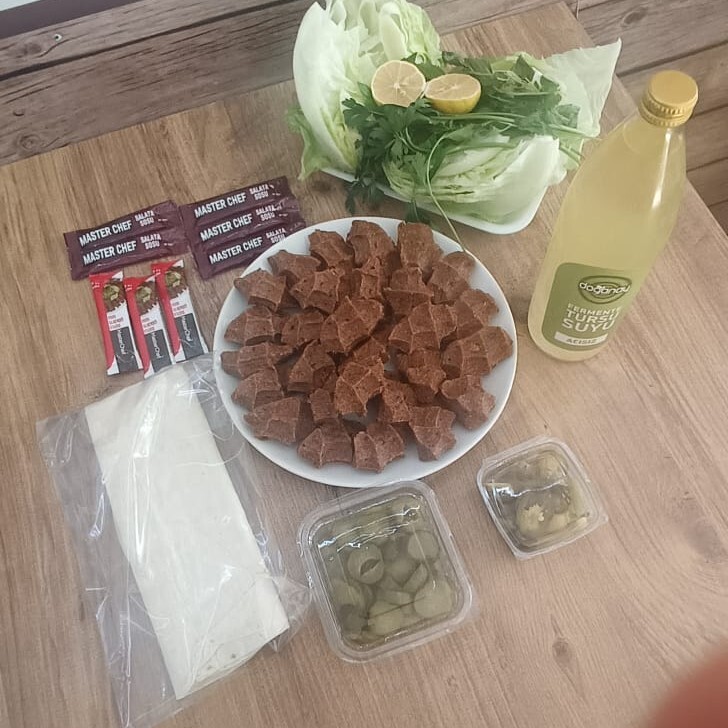 Çiğ Köfte (1 Kg) & Turşu Suyu Doğanay Fermente 750 Ml Acısız Menü 7