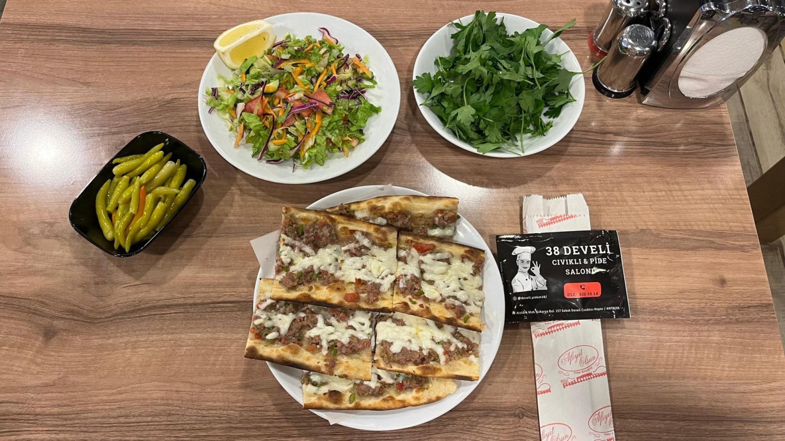 Kıymalı Kaşarlı Pide
