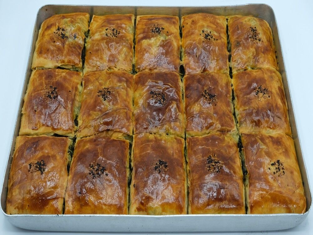 Ispanaklı Köy Böreği (Tepsi) (15 Adet)