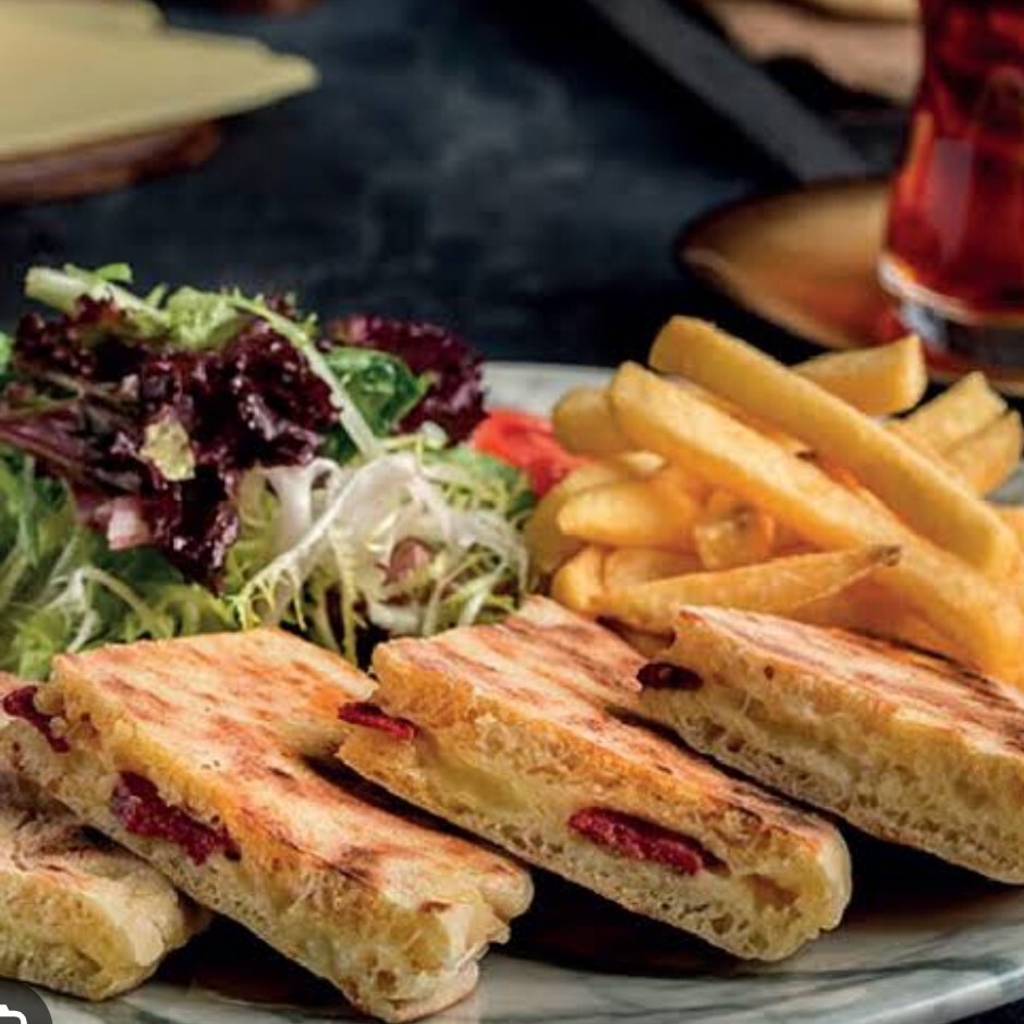 Kıymalı Kaşarlı Bazlama Tost