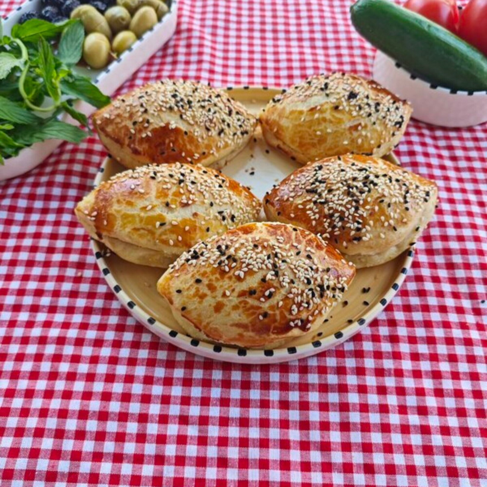 Beyaz Peynirli İstanbul Poğaçası