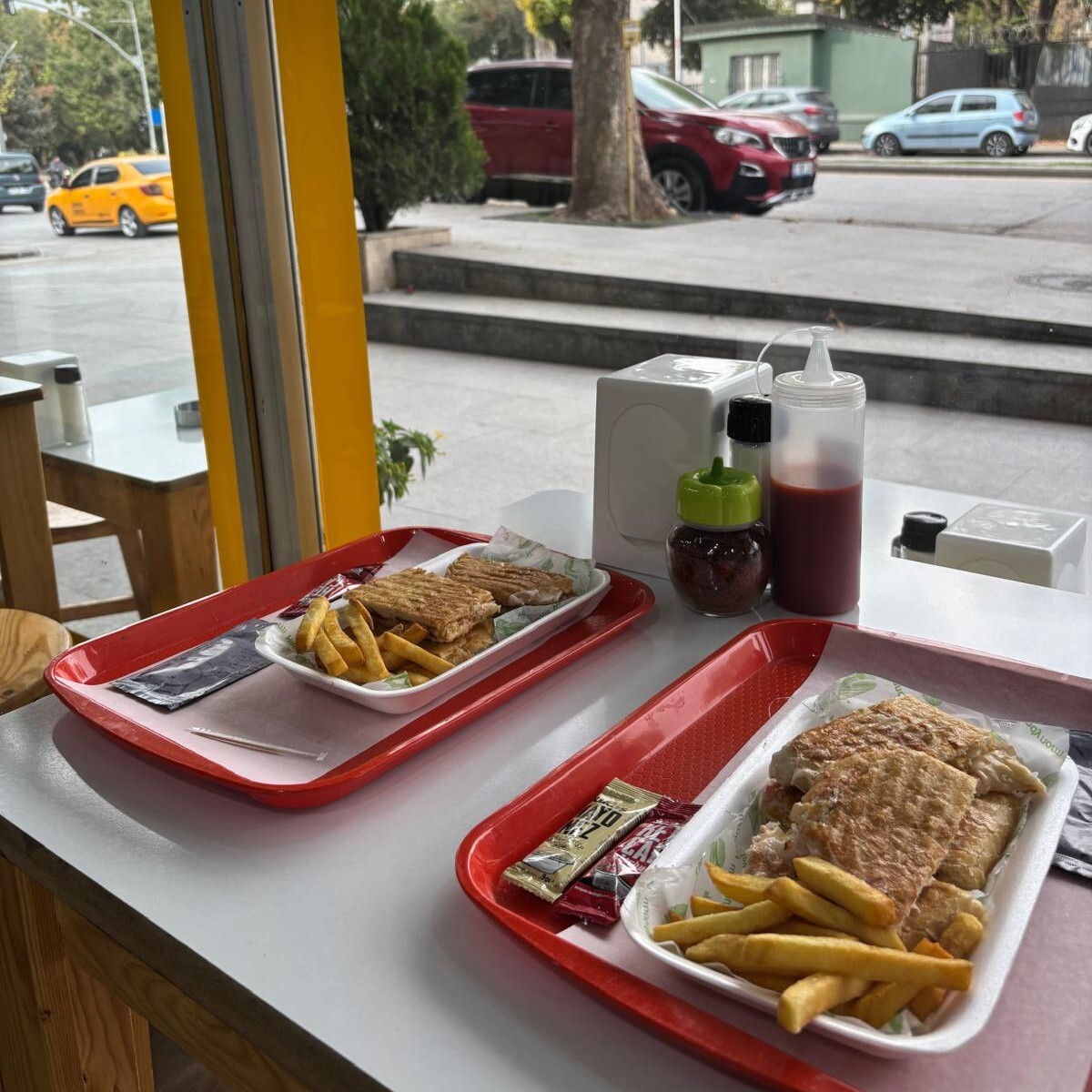 Yumurtalı Kaşarlı Tost