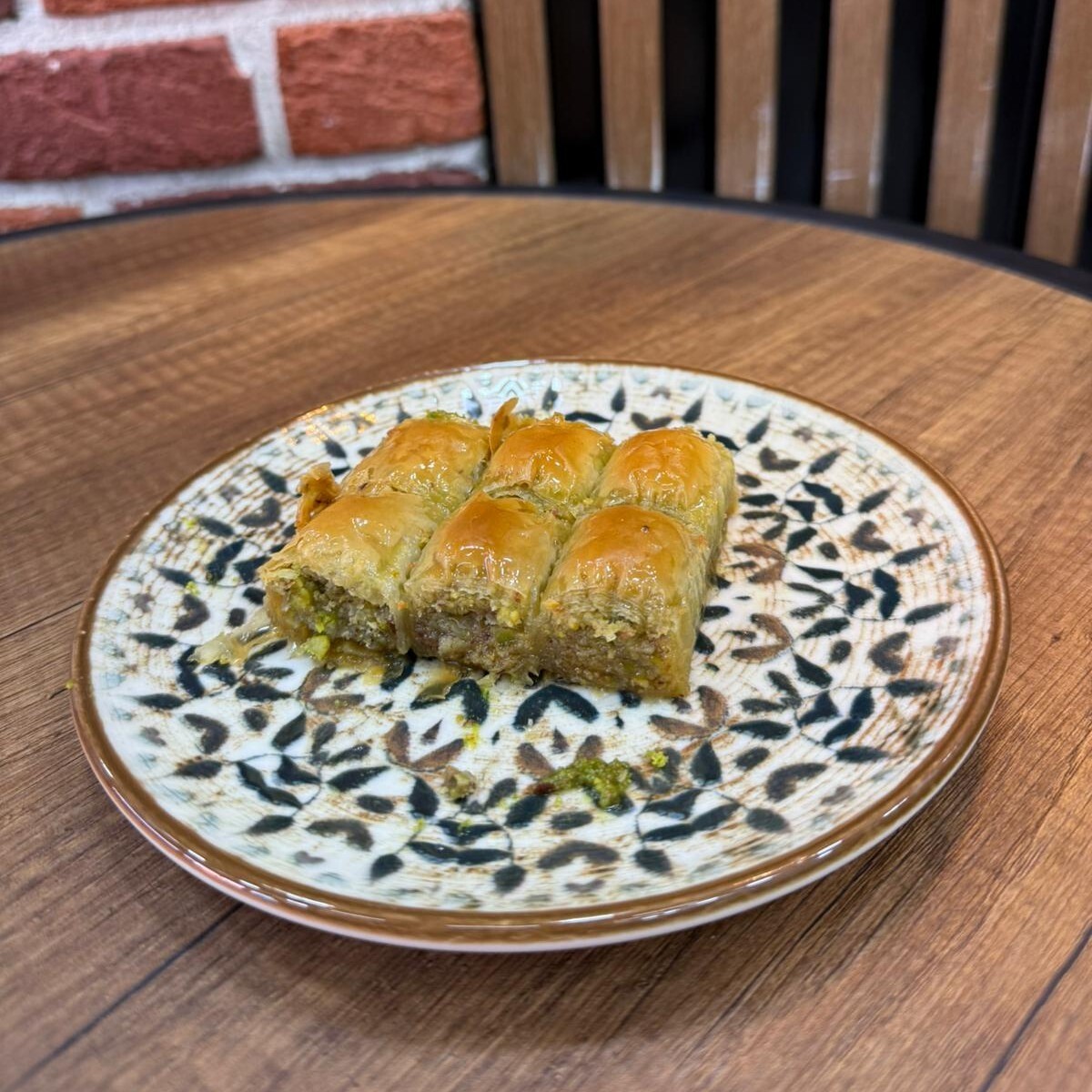 Tereyağlı Fıstıklı Özel Baklava (1 kg)