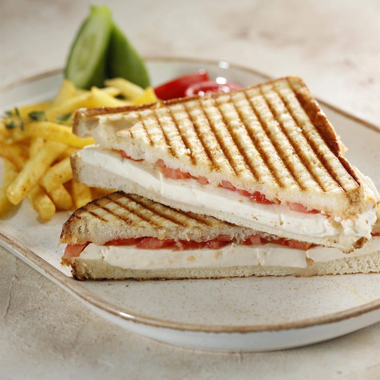 Üç Peynirli Tost