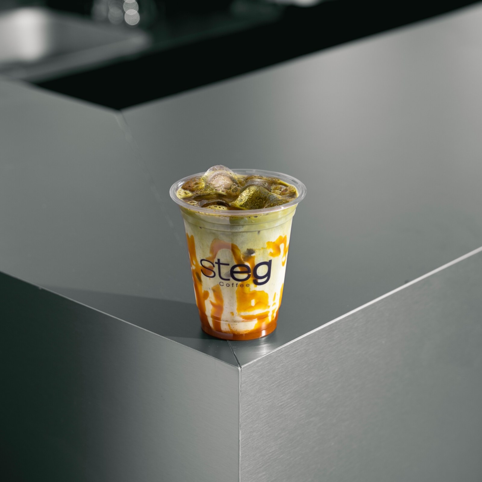 Iced Matcha Mango Latte (12 oz)