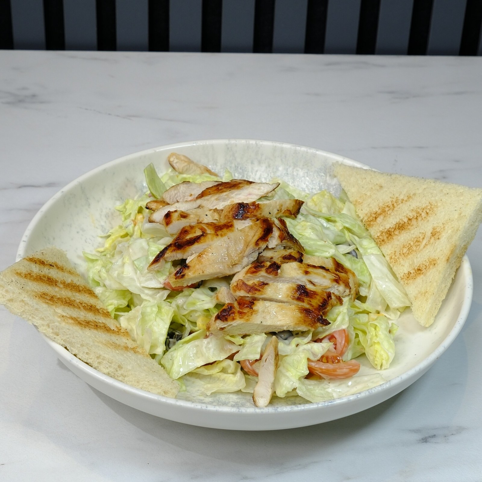 Tavuklu Sezar Salata