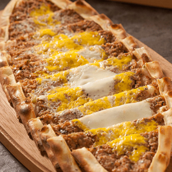 Yumurtalı Kıymalı Pide