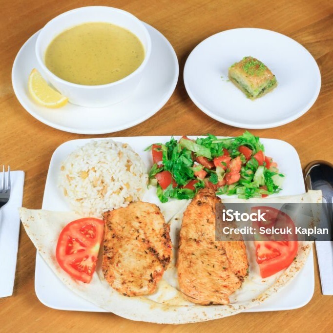 Üç Çeşit Yemek (Ana yemek etli.)