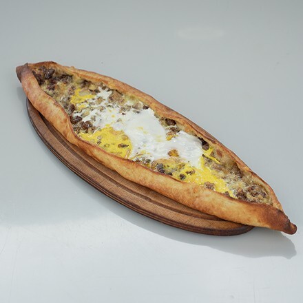 Kuşbaşılı Yumurtalı Pide