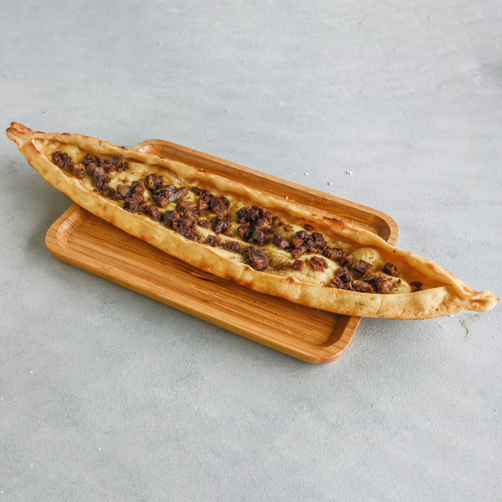 Kavurmalı Sade Pide (Odun ateşinde)