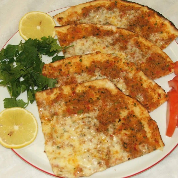Kaşarlı Lahmacun