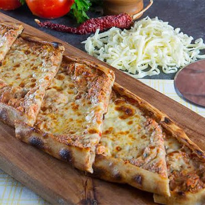 Kıymalı Kaşarlı Pide