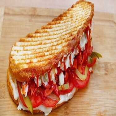 Sucuklu Kaşarlı Tost
