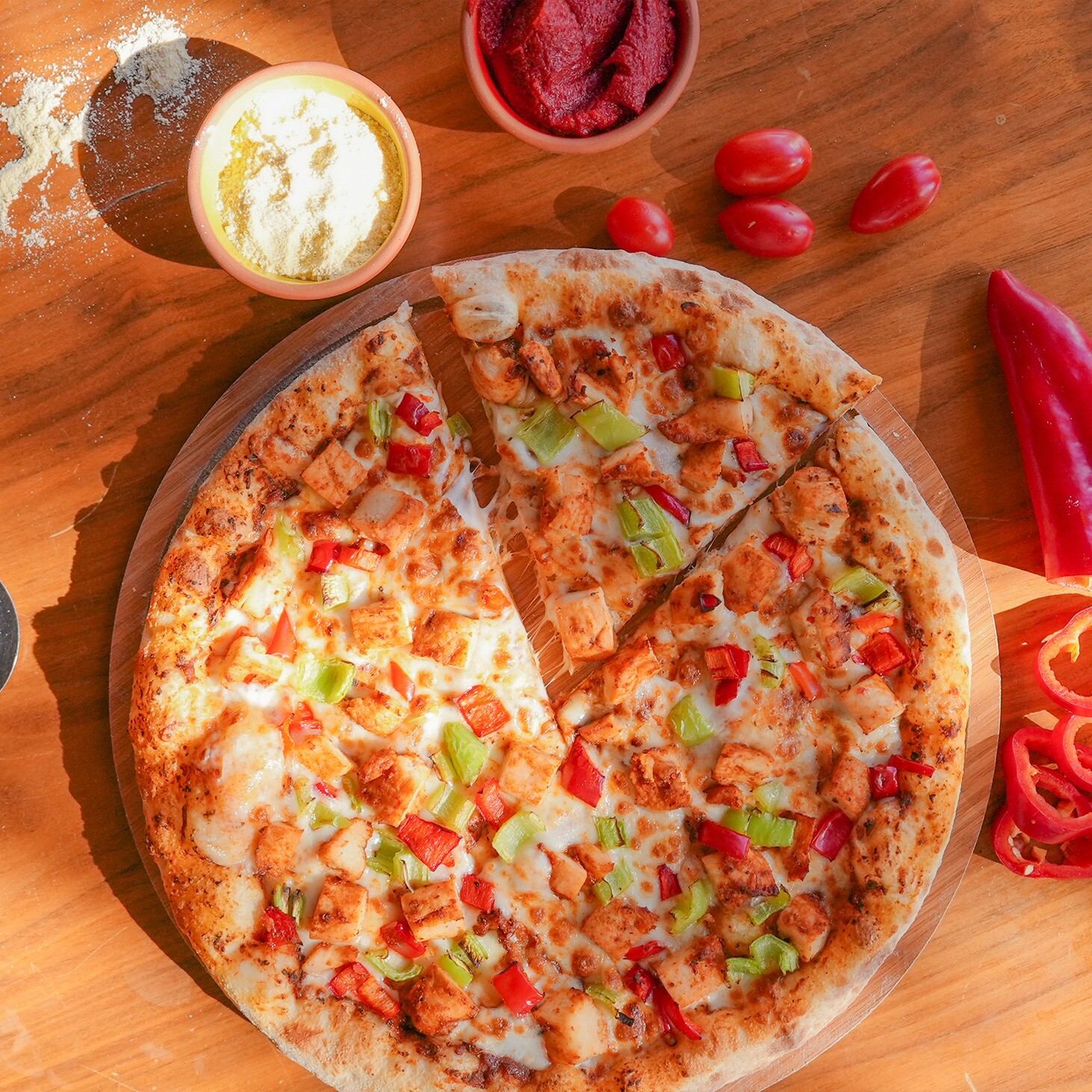 Tavuklu Pizza (Büyük Boy)