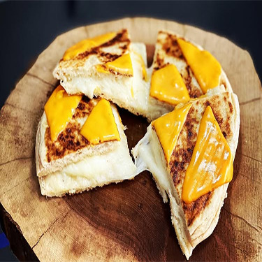 3 Peynirli Bazlama + Külahta Patates + İçecek